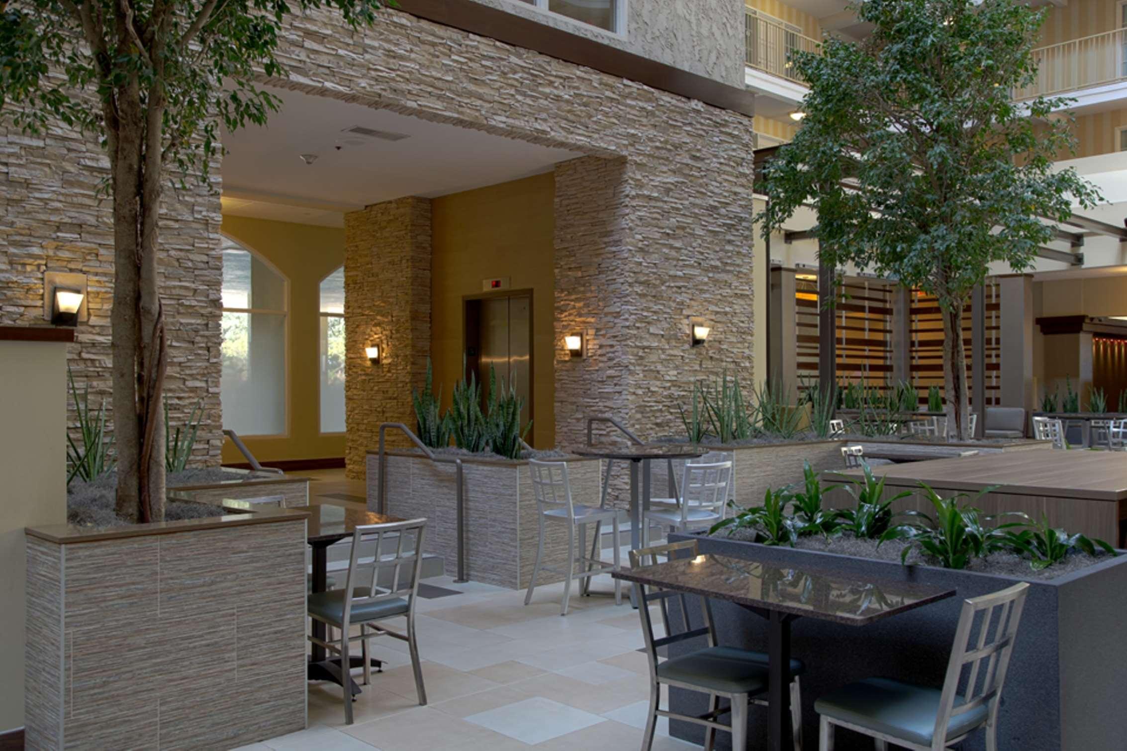 Embassy Suites By Hilton Dallas Market Center Restaurace fotografie