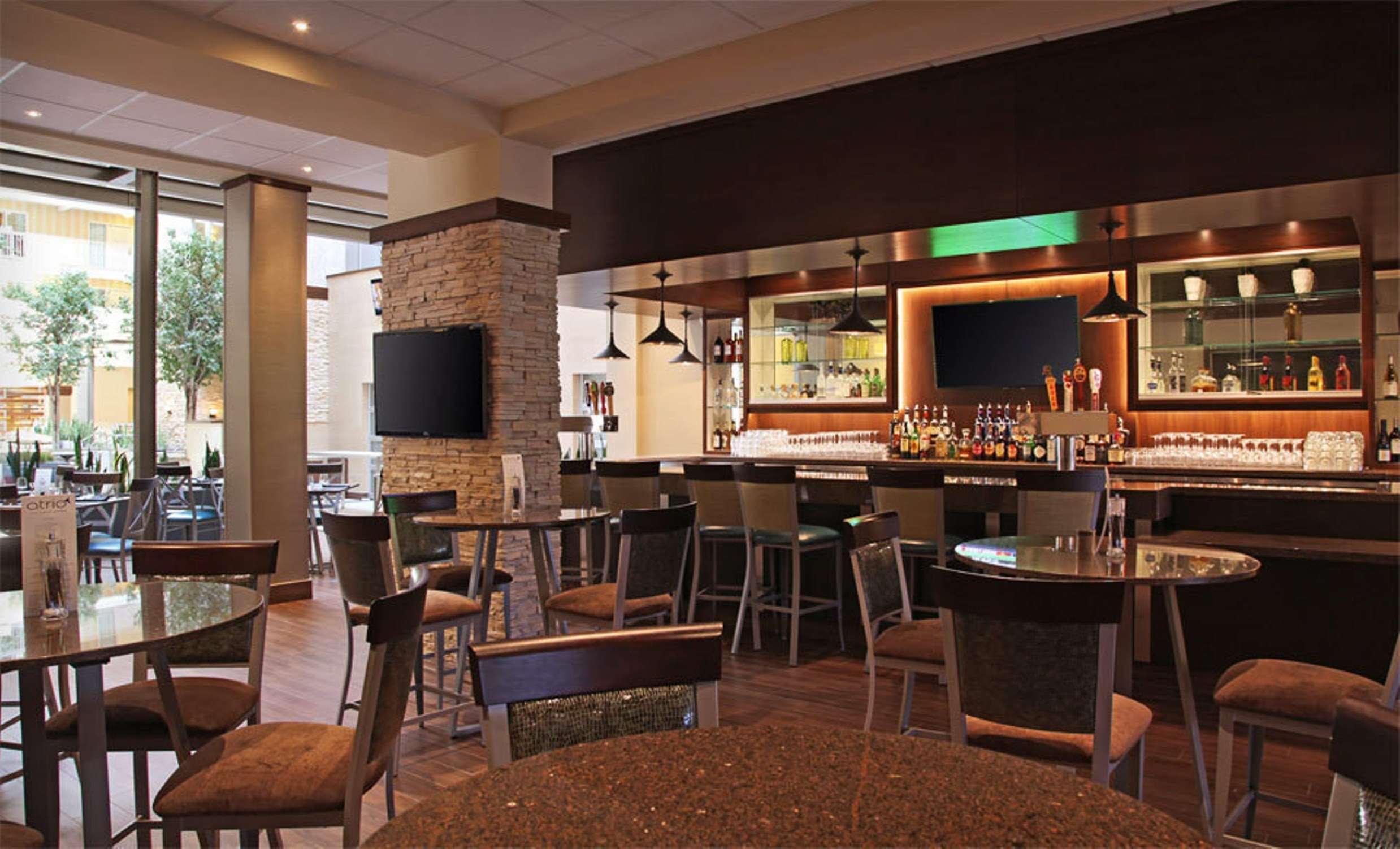 Embassy Suites By Hilton Dallas Market Center Restaurace fotografie