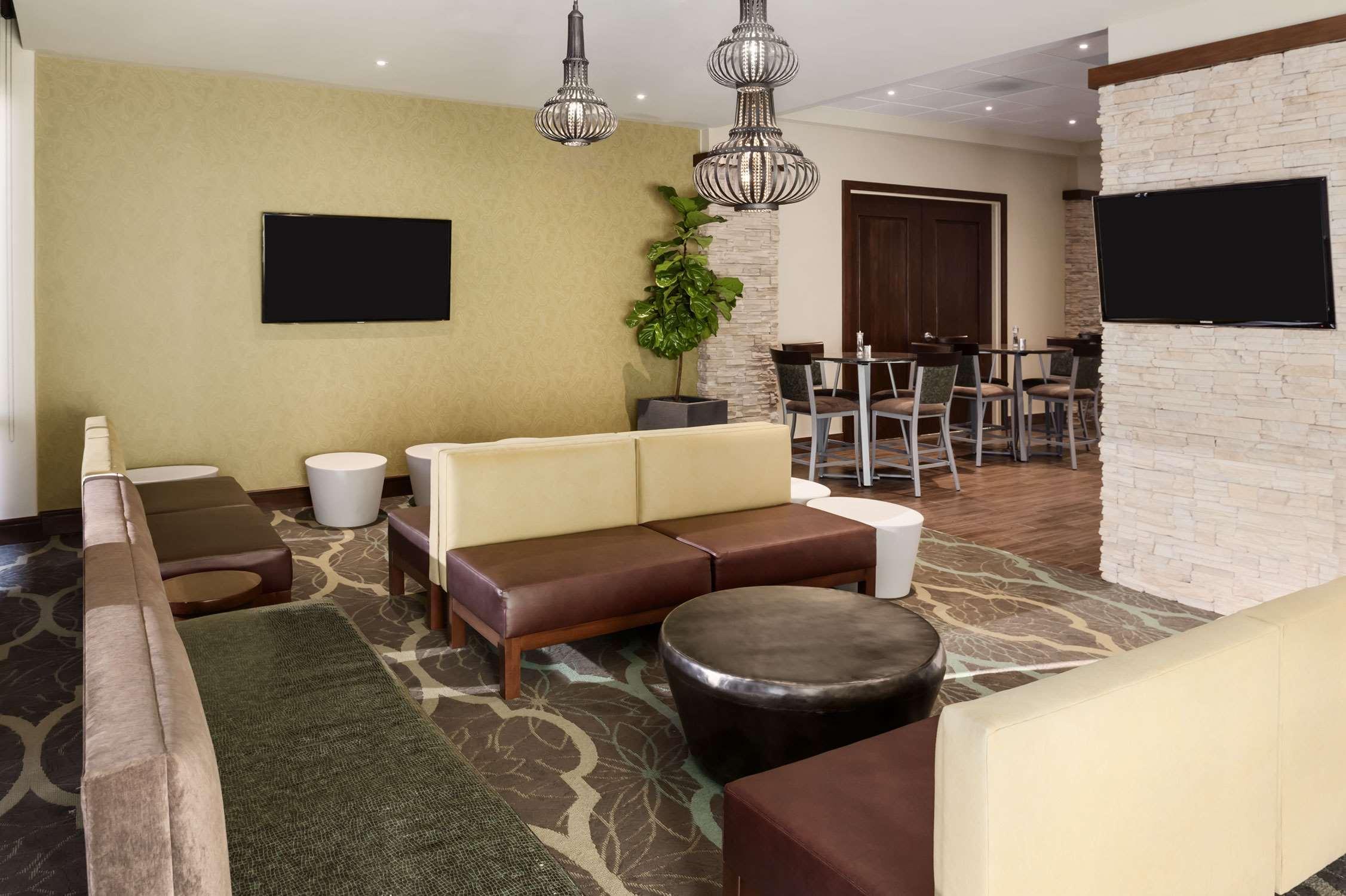 Embassy Suites By Hilton Dallas Market Center Restaurace fotografie